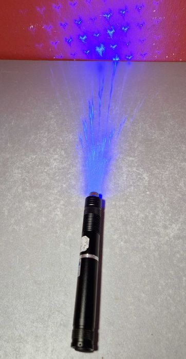 Laser niebieski B008