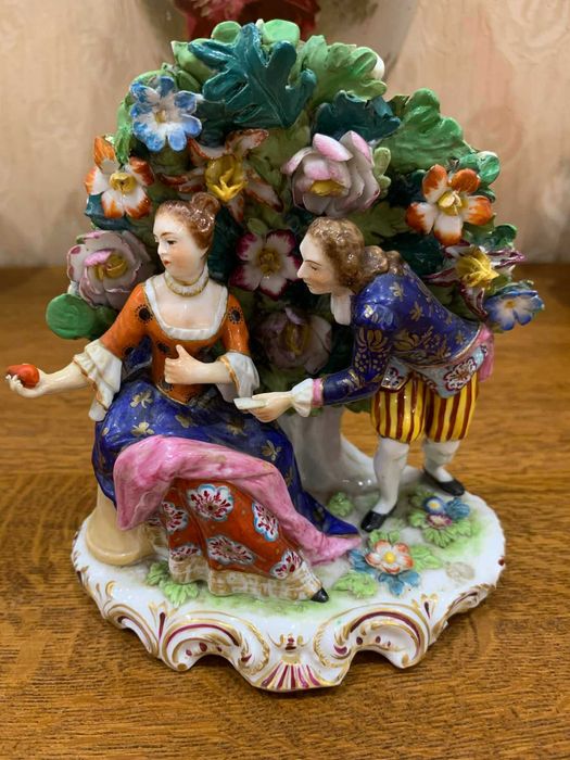 Антикварне  дзеркало Sitzendorf і інша цікава порцеляна