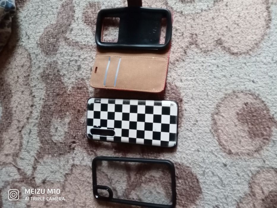 Чохли до телефонів.