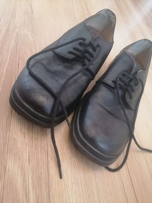 Nowe czarne skórzane buty firmy Banquet