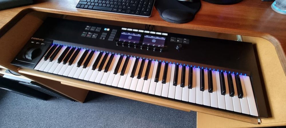 Native Instruments S61 mk II