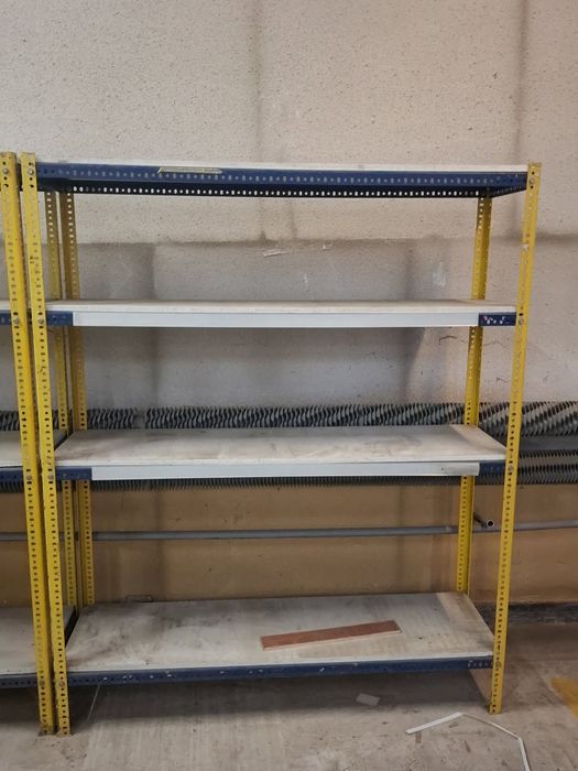 Regały z kątownika perforowanego