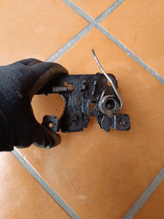 Audi A3 8L fechadura capô