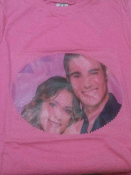 Várias peças de artesanato