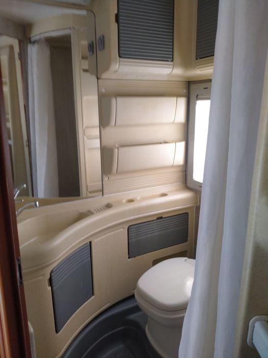 Autocaravana Fiat Ducato 2.8 com 6 lugares com cinto segurança