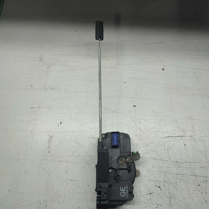 Opel Meriva Corsa zamek drzwi lewy przód OE 13154791