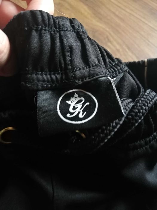 Spodnie dresowe z lampasem i zamkami s