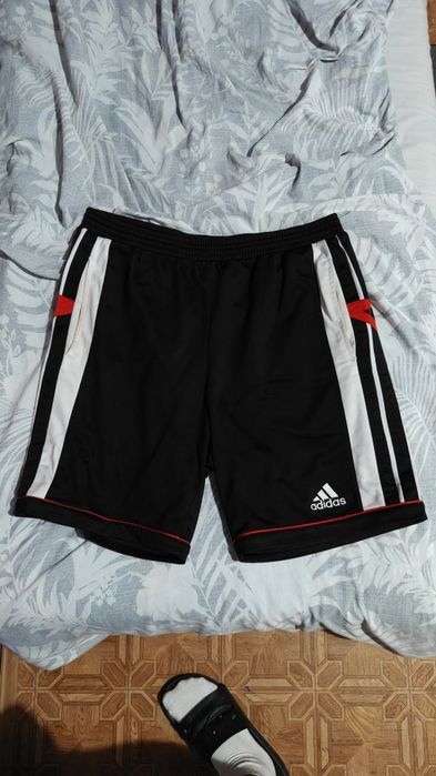 Oryginalne spodenki Adidas czarne z białymi pasami – rozmiar XL
