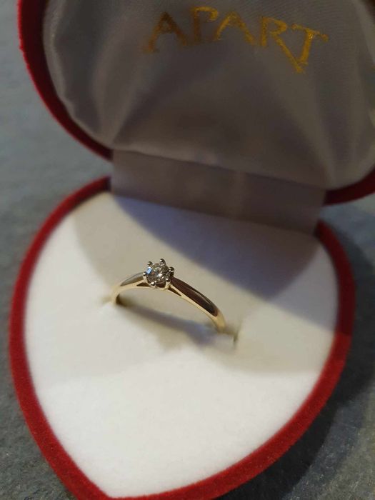 Pierścionek zaręczynowy z diamentem rozmiar 16