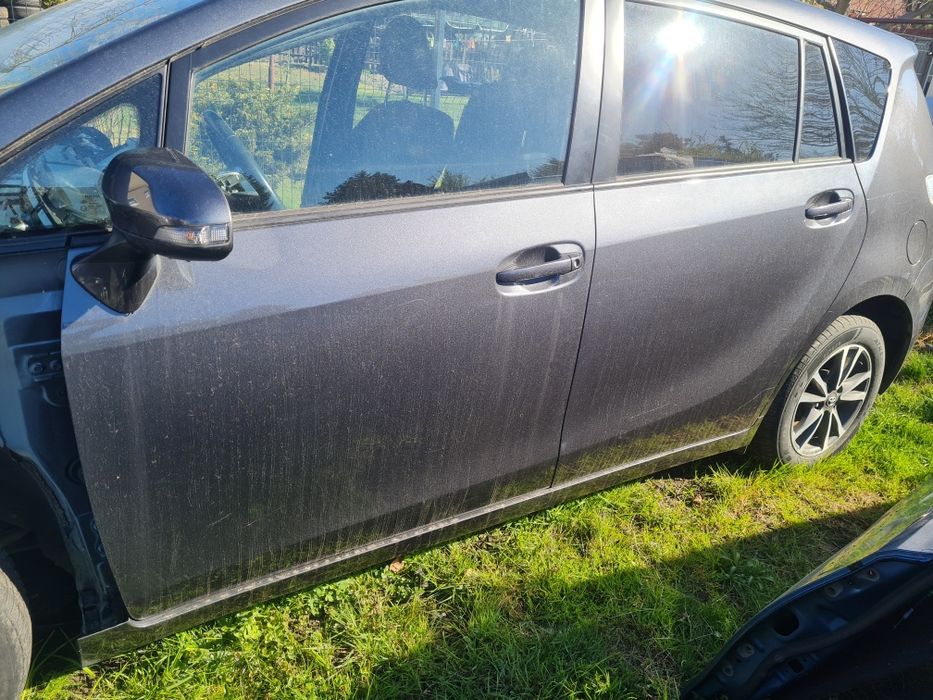 Toyota verso dzwi tylne lewe 1g3