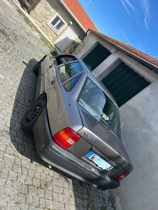 Opel Vectra A gasolina  1990. 141 mil km original. motor original em ótimo estado. freios novos.