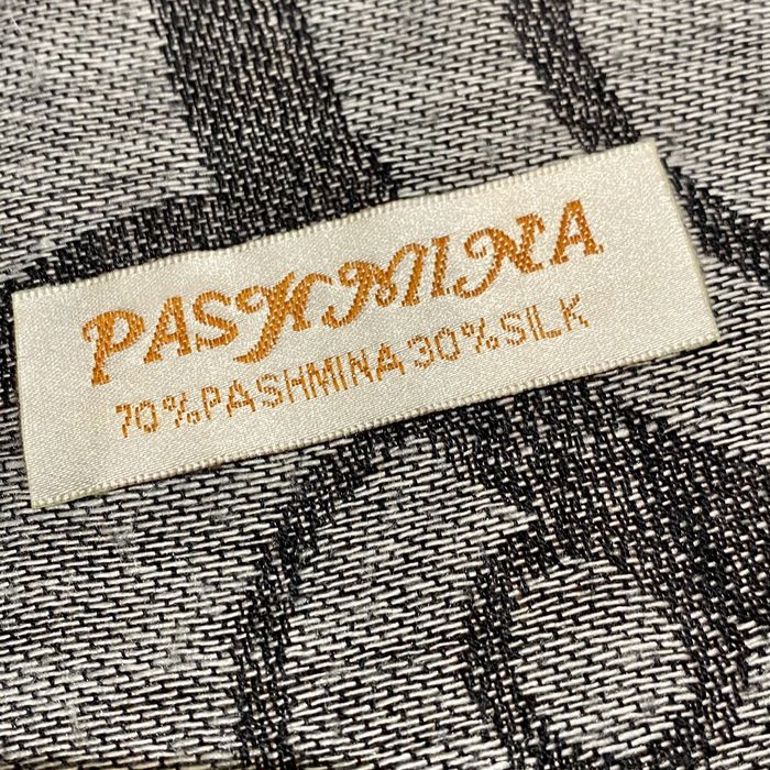 Elegancki szary szal kaszmirowy