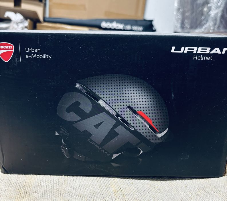 Capatece Ducati Urban Rigid novo na caixa