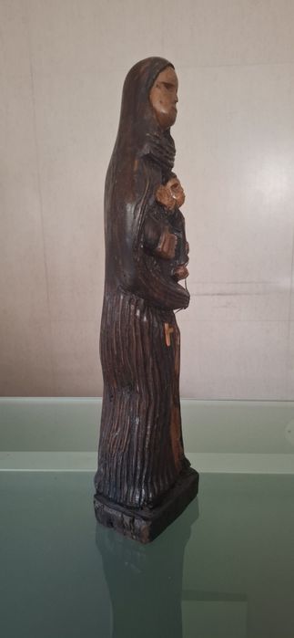 Estátua madeira esculpida