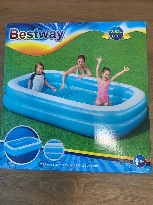 Piscina insuflável familiar + bomba para encher  eléctrica da Bestway