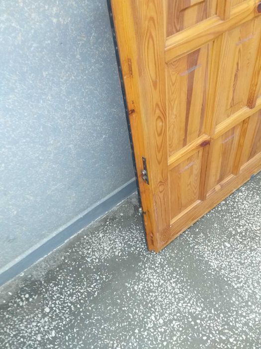 Sprzedam drzwi wejściowe.