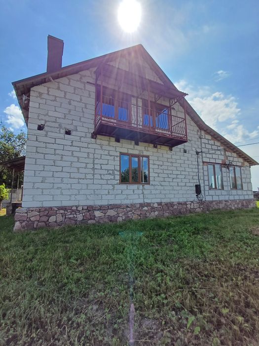 Продам новий будинок за містом з власним озером