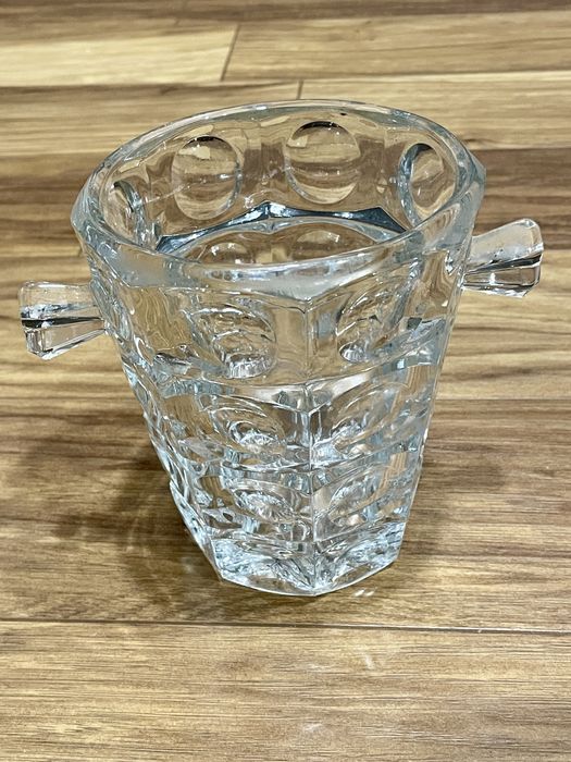 Szklane wiaderko na lód