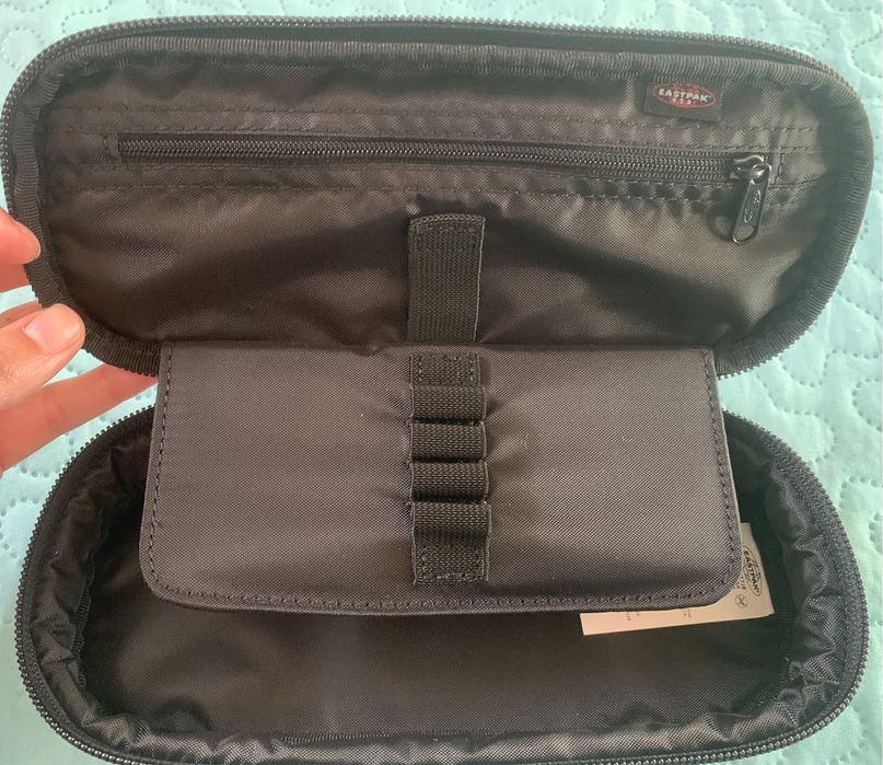 Estojo eastpak novo