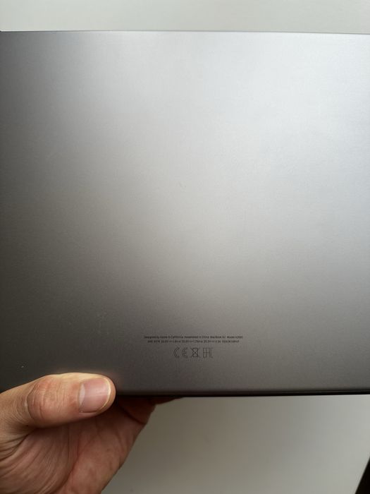 MacBook Air M2 13,6” 16GB RAM / 256GB SSD.