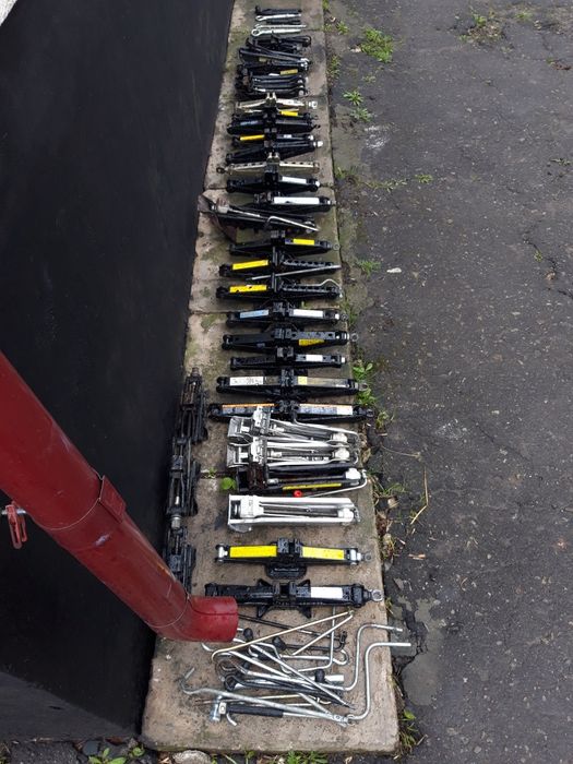 Продам Домкрати. Різних машин..ф