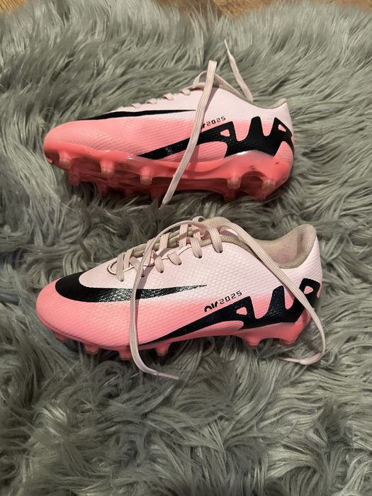 Футбольні копки в ідеальному стані як нові