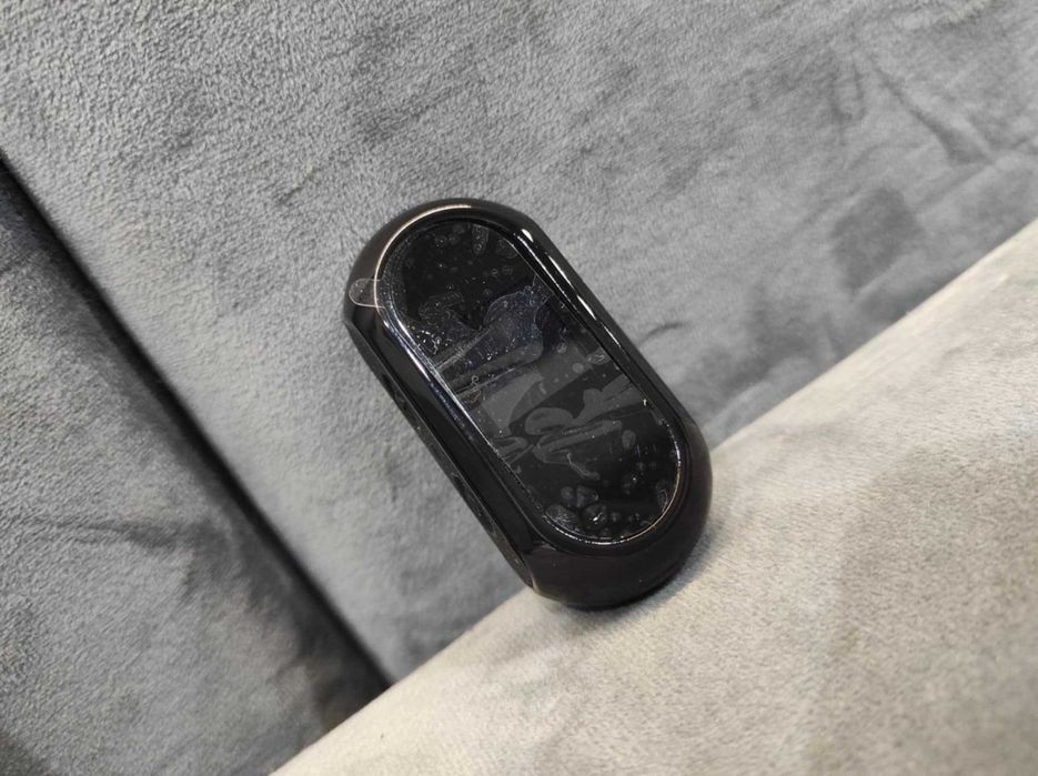 Mini kamera sportowa Full HD 1080p z zestawem uchwytów.