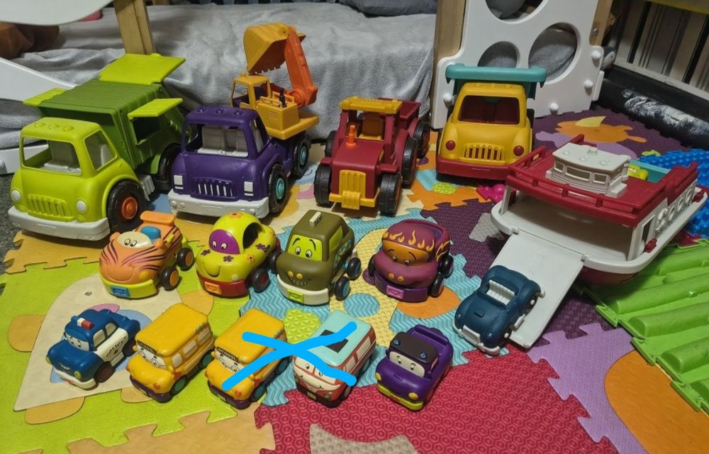 Розпродаж колекції іграшок баттат