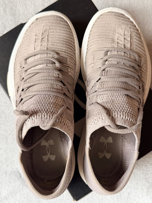 Кроссовки UNDER ARMOUR. Разме 6.5(37) 23.5 см по стельке)