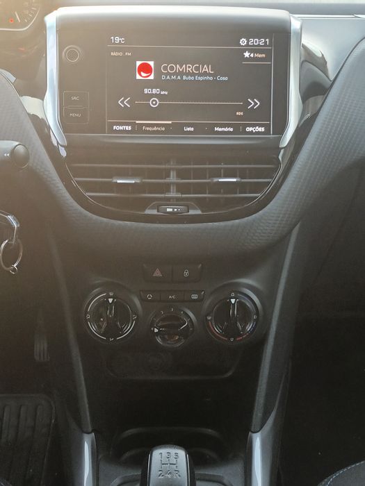 Peugeot 2008 — fotografia 8