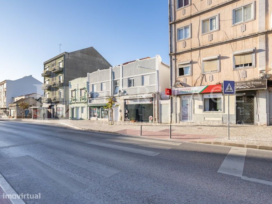 T0+1 totalmente remodelado com quintal e churrasqueira | Baixa da B...