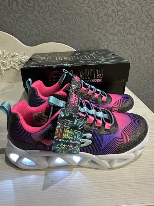 Skechers з підсвіткою р 32 33 33,5 35