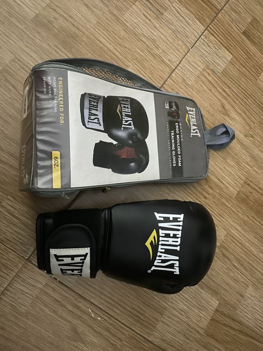 Luva esquerda 6 oz Everlast nova