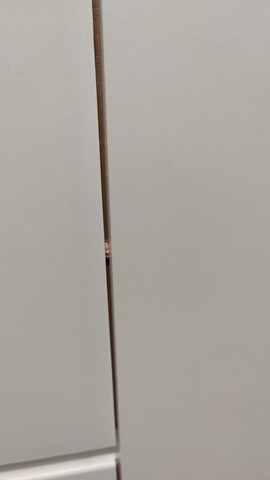 Drzwi białe na zawiasach do Łazienki