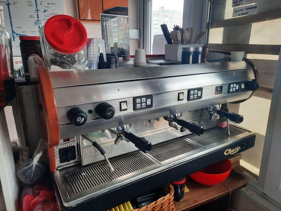 Кавовий апарат для кав'ярні