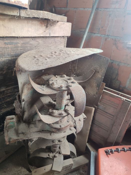 Goldoni (motocultivador, fresa e reboque)