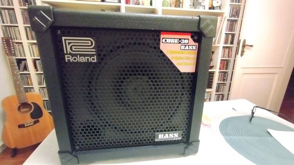 Amplificador Roland CUBE-30 Bass como Novo!
