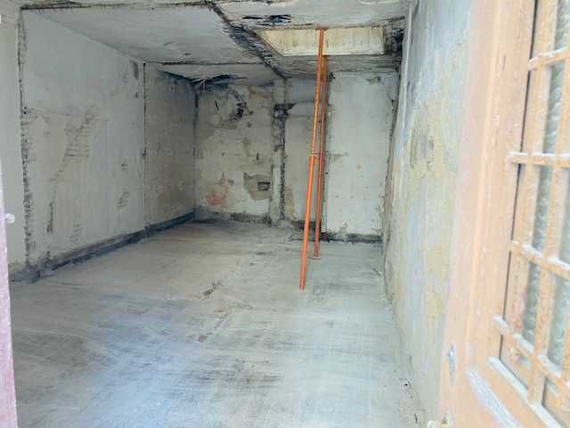 Casa para Restaurar na R Fontinha (20 metros da R St Catarina)