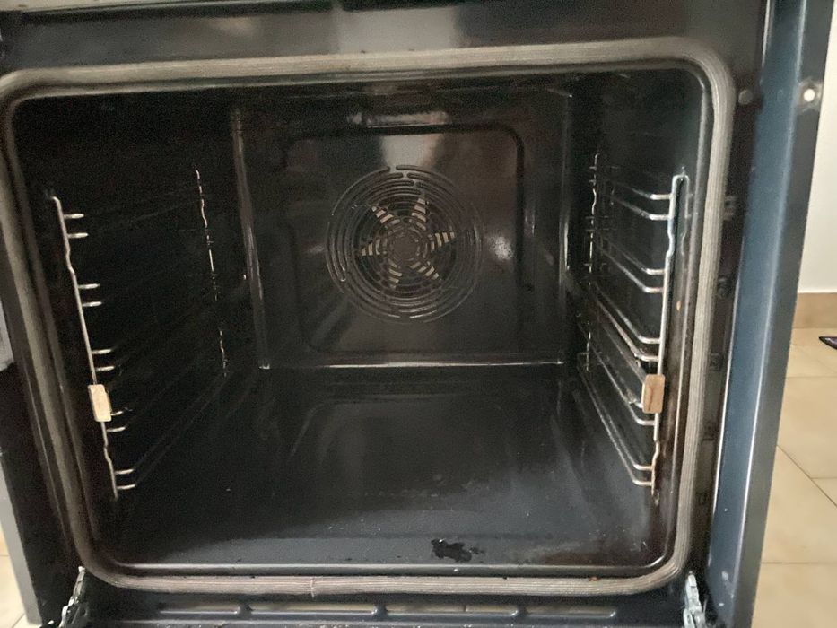 Forno de encastrar Hisense – AVARIADO (para peças ou reparação)