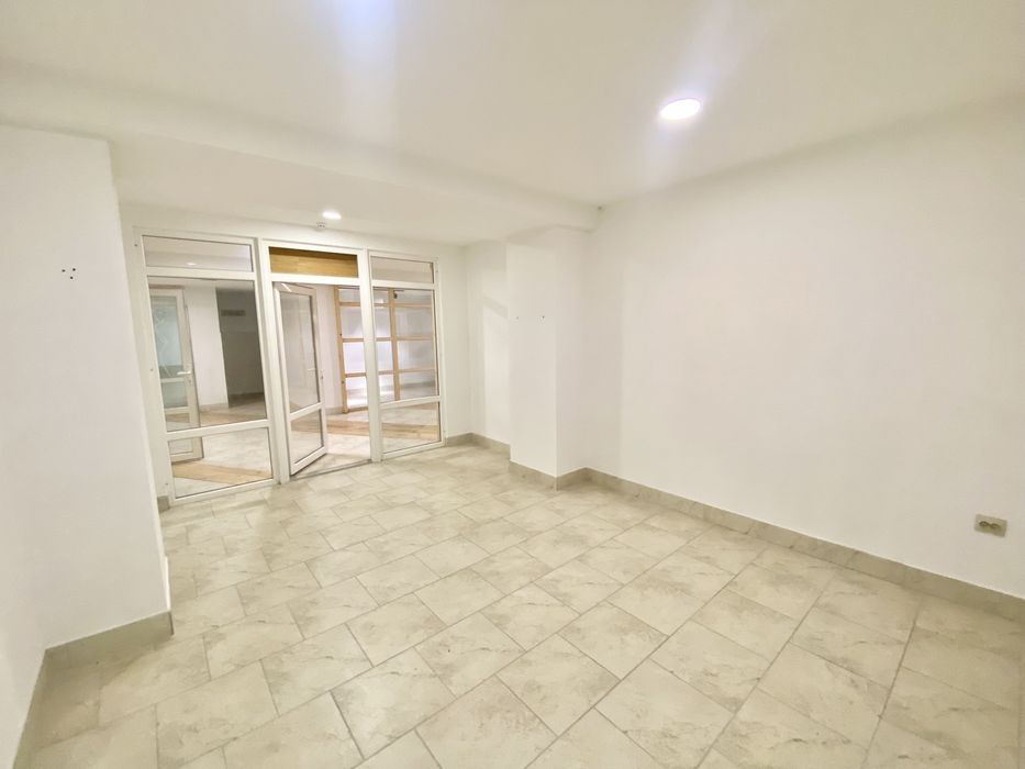 Продається комерційне приміщення.Терміново! 354 м². Офіси. ТЦ. 550$/м²