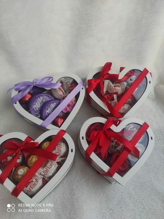 Подарунки, солодкі подарунки.