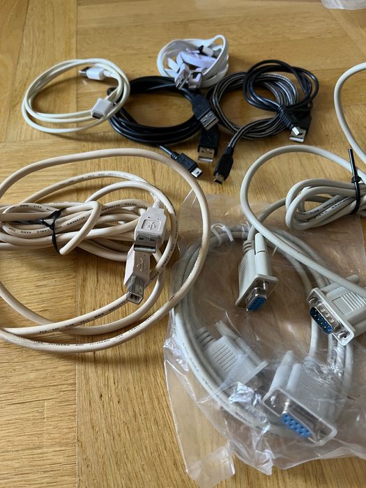 Kabel, kable, pudło z kablami