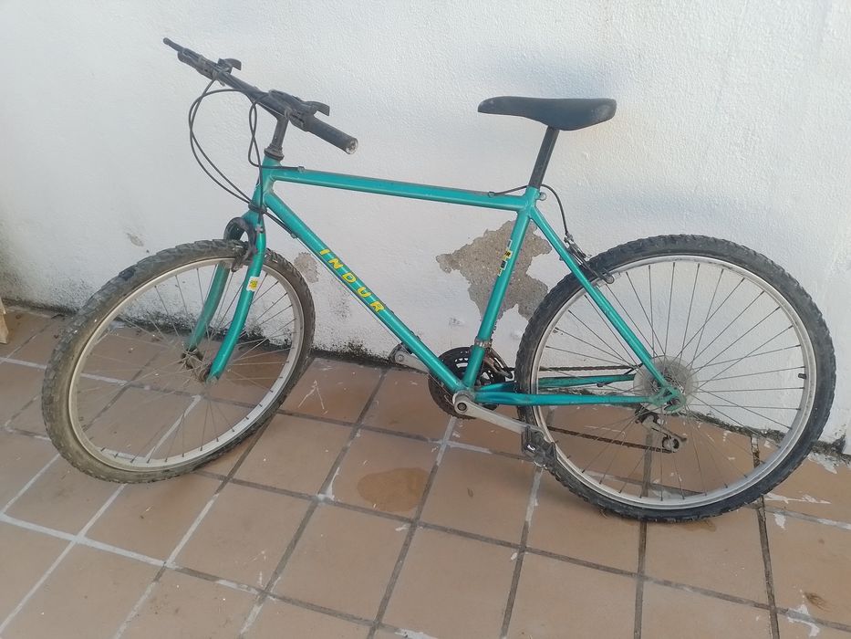 Bicicleta a precisar de manutenção