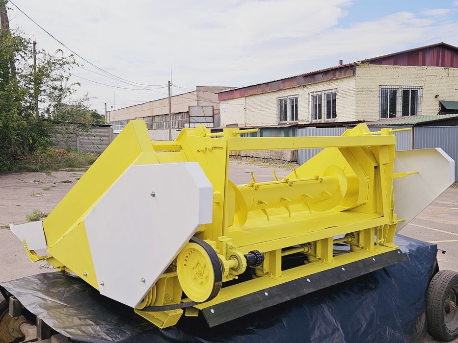 Жатка КМС-4 кукурудзяна під New Holland