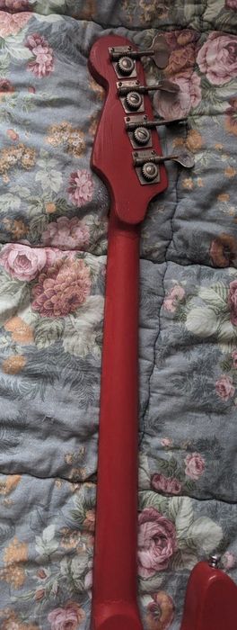 Продам бас-гитару