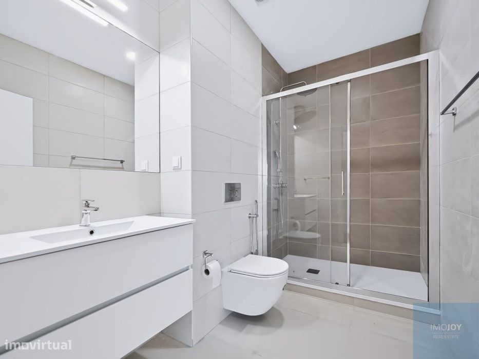 Apartamento T2 Remodelado com Terraço Privativo na Ajuda em Lisboa