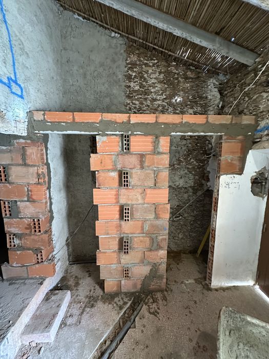 Obras de remodelaçoes ,pinturas , pavimentos, entre outros serviços  .