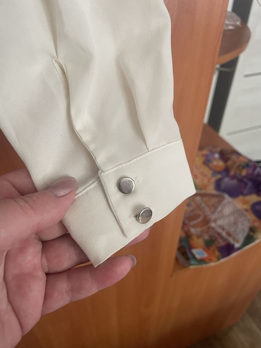 Блуза молочного кольору