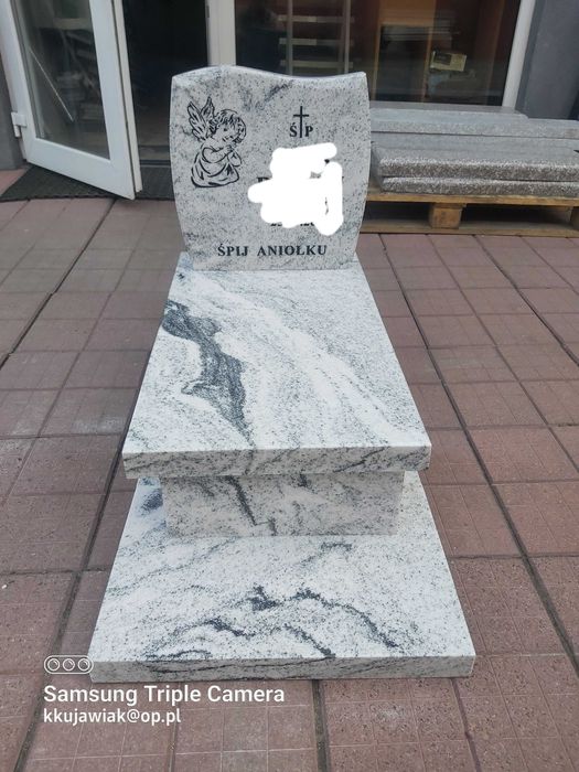 Nagrobek granitowy dziecięcy