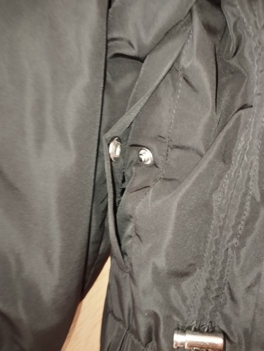 Czarna bomberka House XS/S – must-have ze ściągaczami